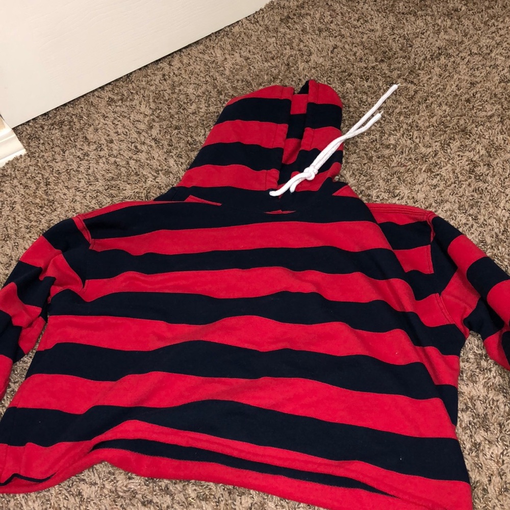 cropped sweatshirt
